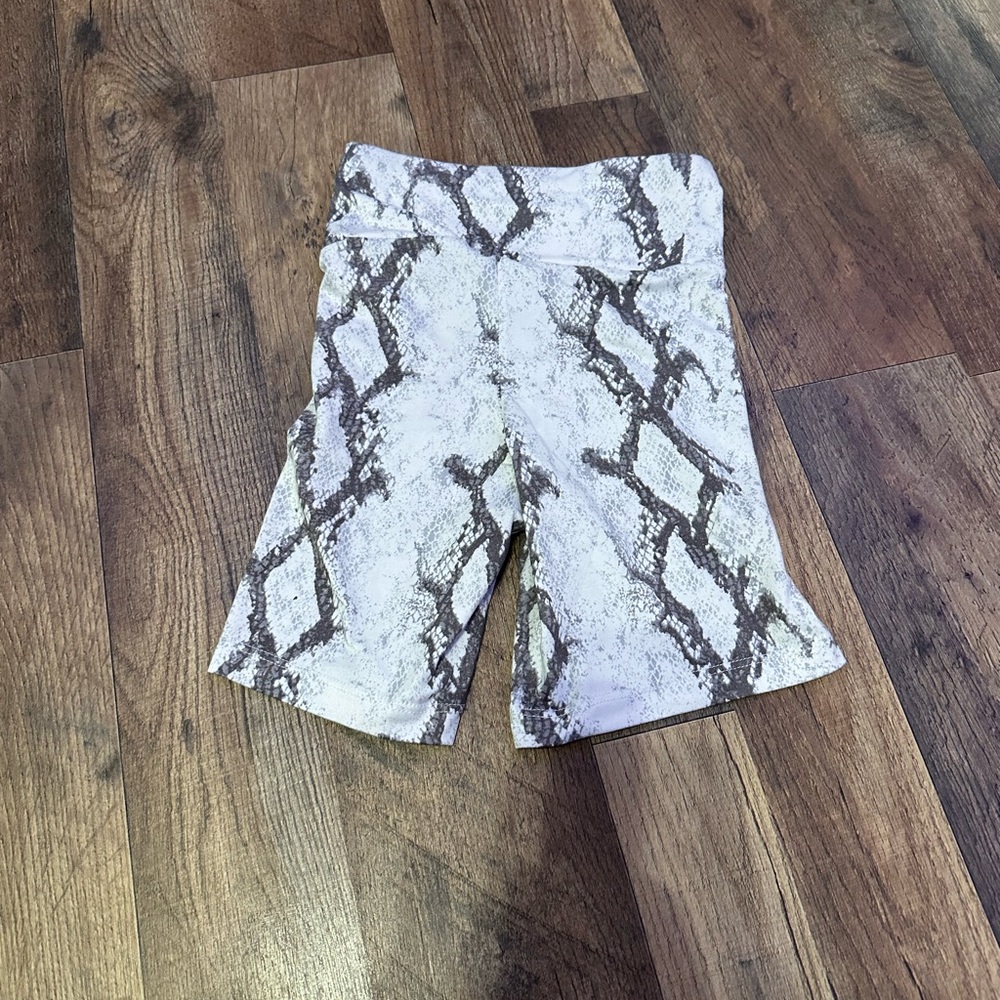 Buckle biker shorts